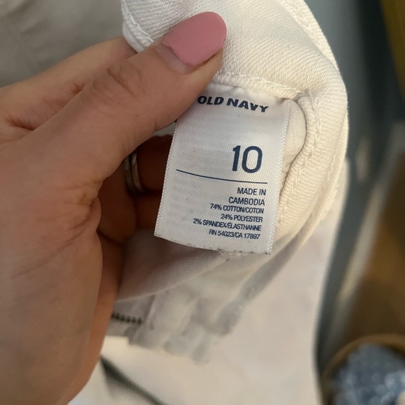 Old Navy White Jeans - Picture 2 of 3